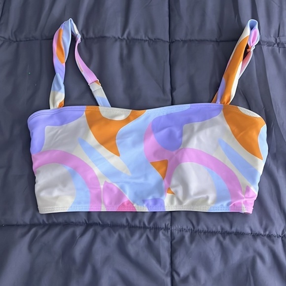 Bikini - Picture 3 of 7